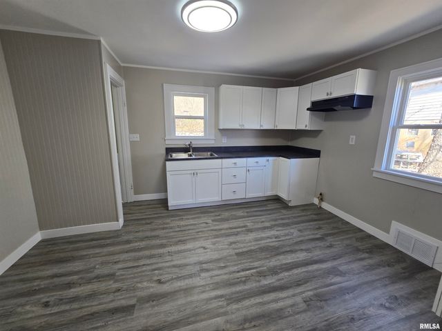 1915 E WASHINGTON Street, East Peoria, IL 61611