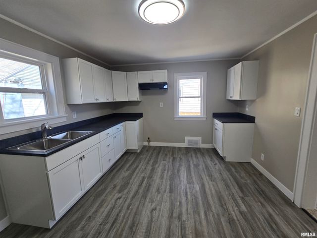 1915 E WASHINGTON Street, East Peoria, IL 61611