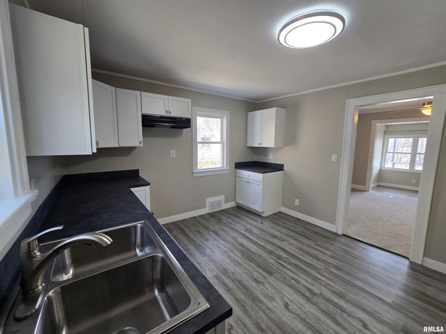 1915 E WASHINGTON Street, East Peoria, IL 61611