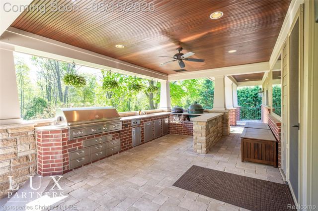 1330 Oxford Road, Bloomfield Charter Township, MI 48304