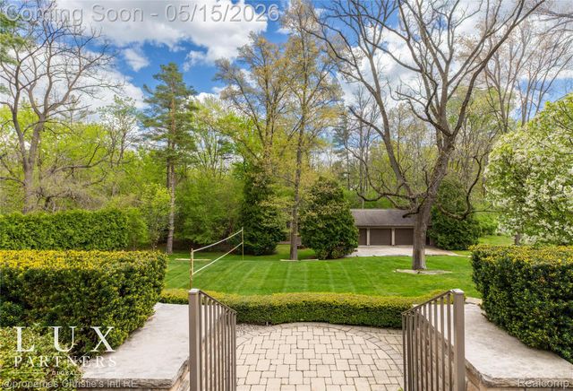 1330 Oxford Road, Bloomfield Charter Township, MI 48304
