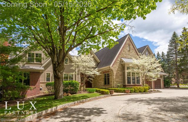 1330 Oxford Road, Bloomfield Charter Township, MI 48304
