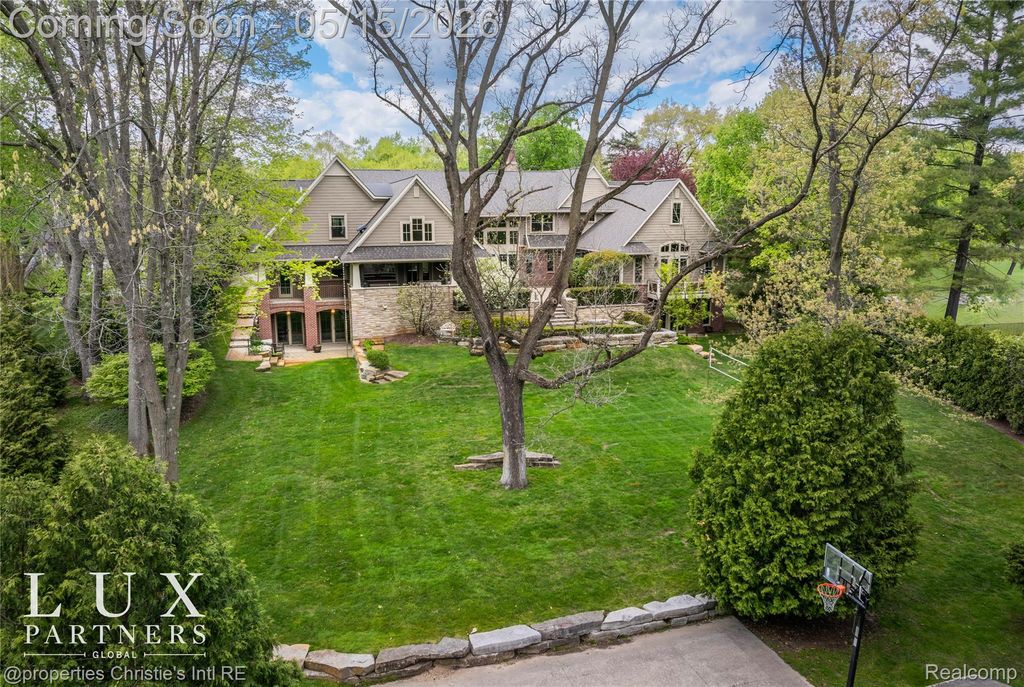 1330 Oxford Road, Bloomfield Charter Township, MI 48304
