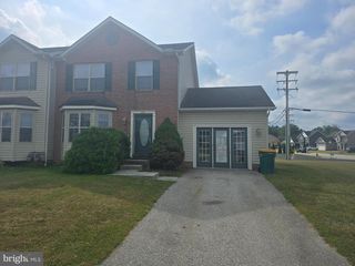 202 SKYVIEW CIR, Hanover, PA 17331