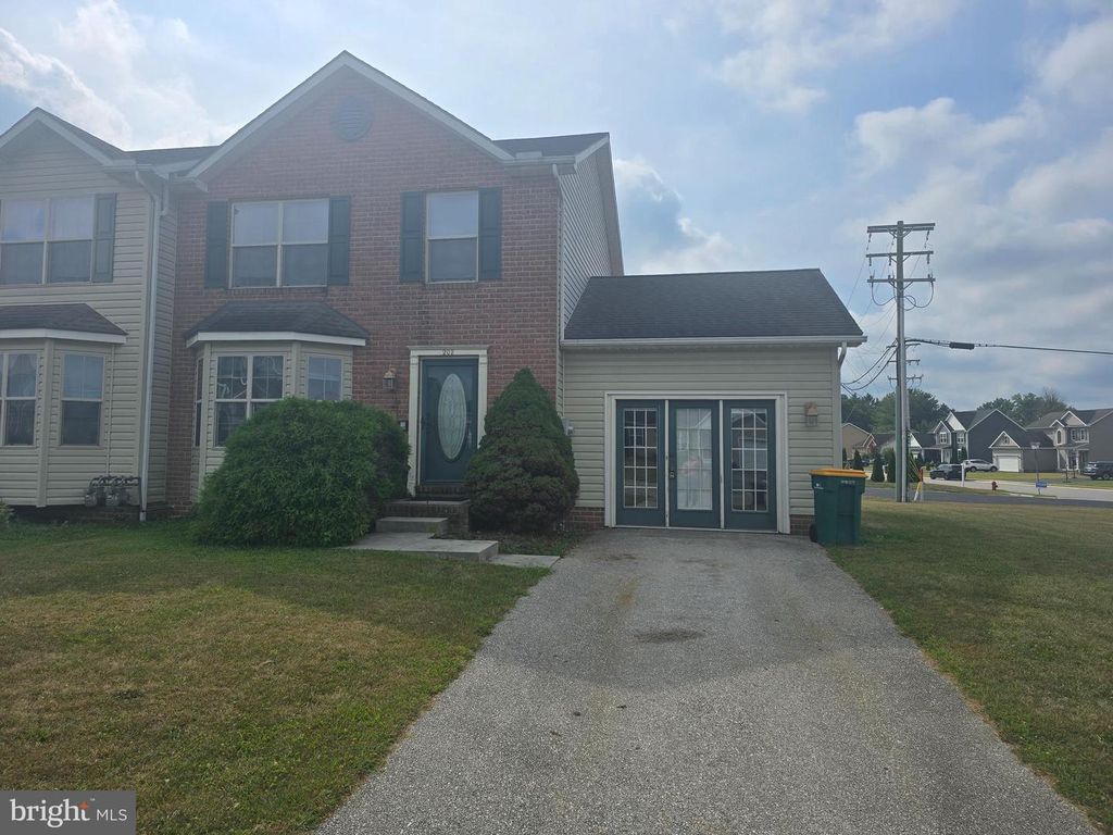 202 SKYVIEW CIR, Hanover, PA 17331