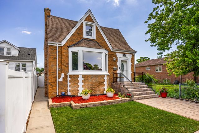 3323 N Pioneer Avenue, Chicago, IL 60634