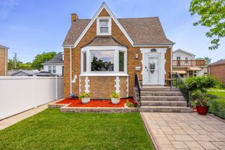 3323 N Pioneer Avenue, Chicago, IL 60634