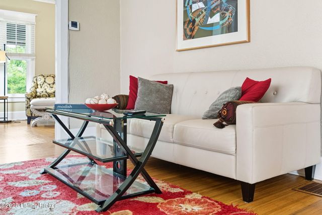 1860 Alfresco Pl, Louisville, KY 40205