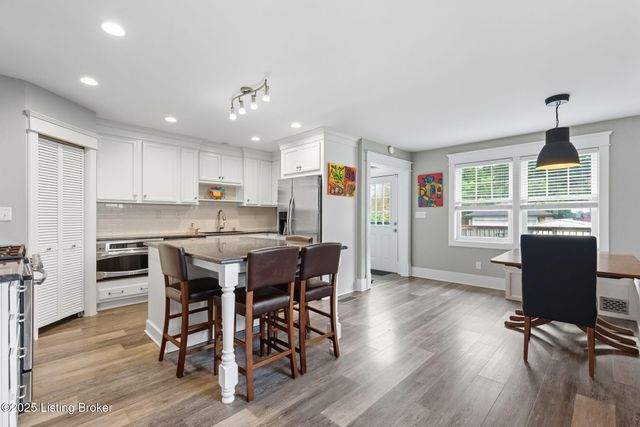 1860 Alfresco Pl, Louisville, KY 40205