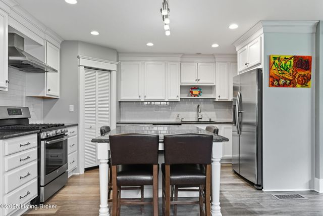 1860 Alfresco Pl, Louisville, KY 40205