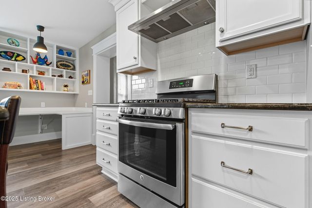 1860 Alfresco Pl, Louisville, KY 40205