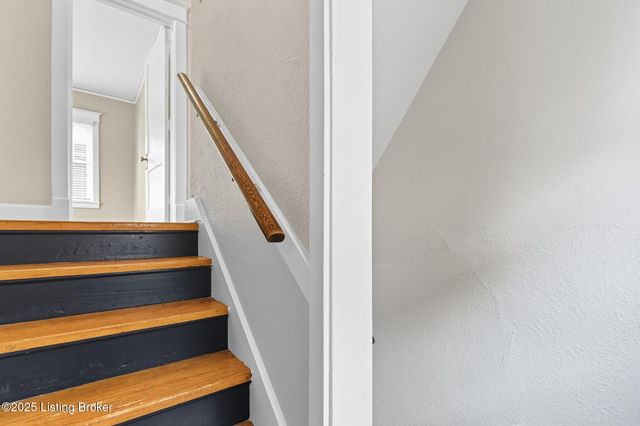 1860 Alfresco Pl, Louisville, KY 40205