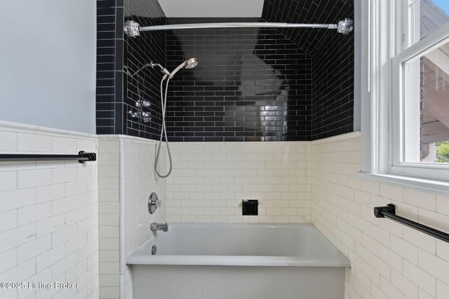 1860 Alfresco Pl, Louisville, KY 40205