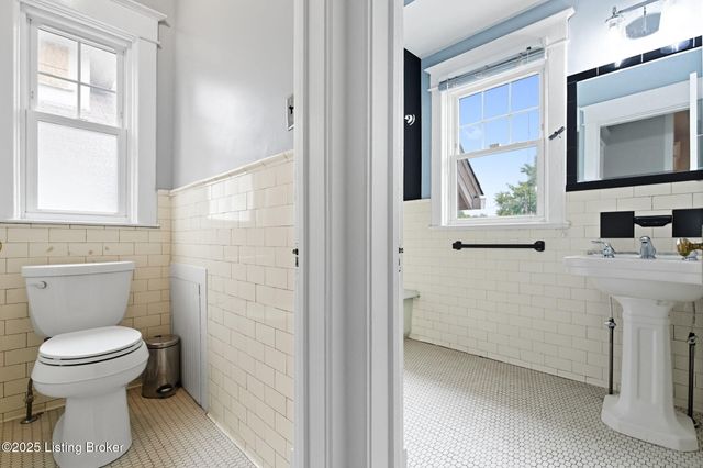 1860 Alfresco Pl, Louisville, KY 40205