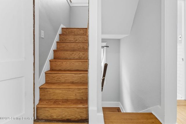 1860 Alfresco Pl, Louisville, KY 40205