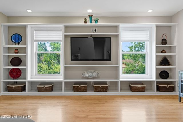 1860 Alfresco Pl, Louisville, KY 40205