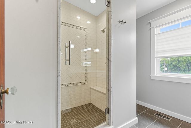 1860 Alfresco Pl, Louisville, KY 40205