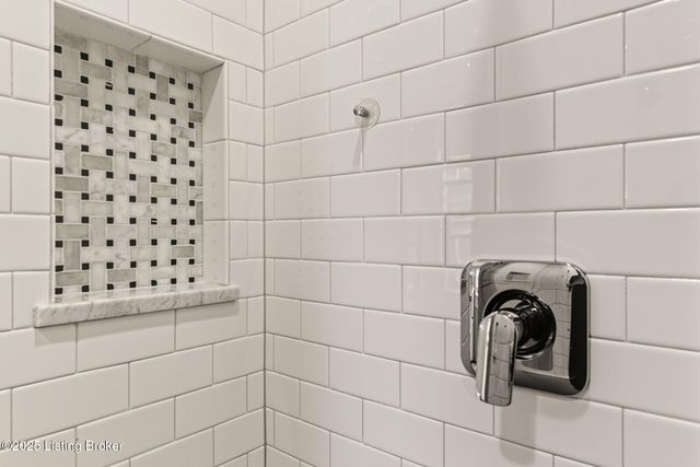 1860 Alfresco Pl, Louisville, KY 40205