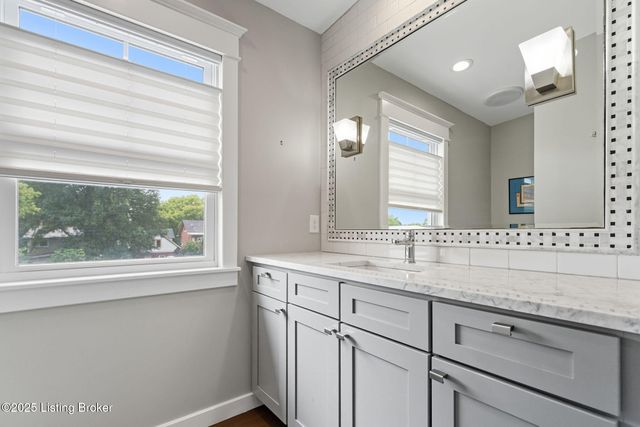 1860 Alfresco Pl, Louisville, KY 40205