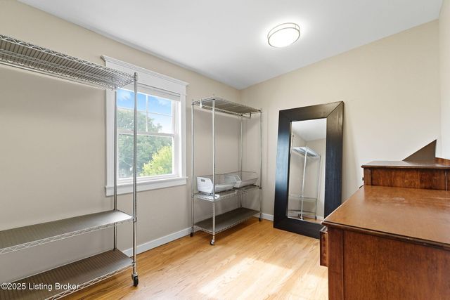 1860 Alfresco Pl, Louisville, KY 40205