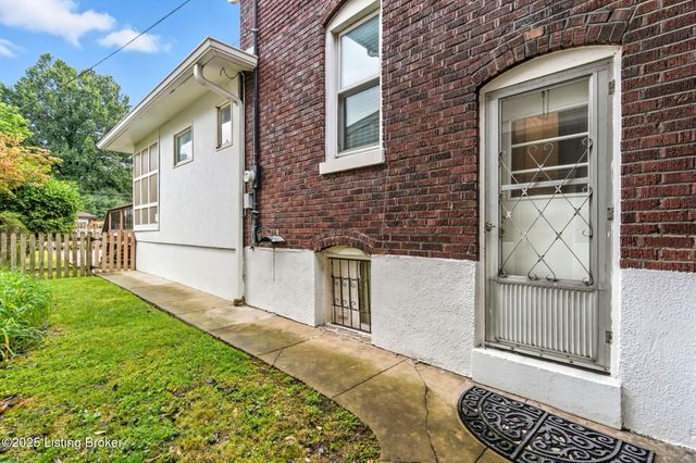 1860 Alfresco Pl, Louisville, KY 40205