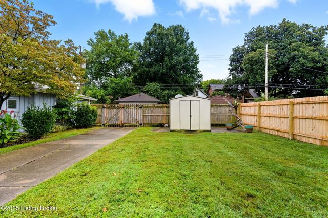 1860 Alfresco Pl, Louisville, KY 40205