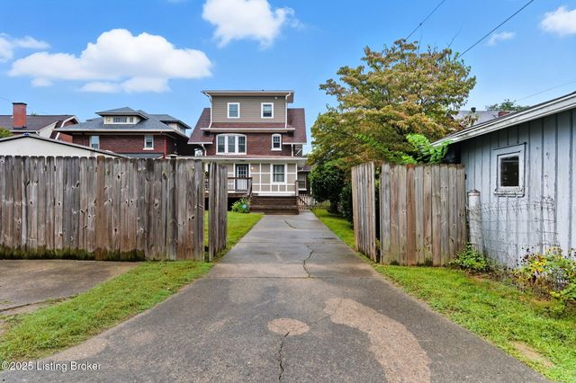 1860 Alfresco Pl, Louisville, KY 40205