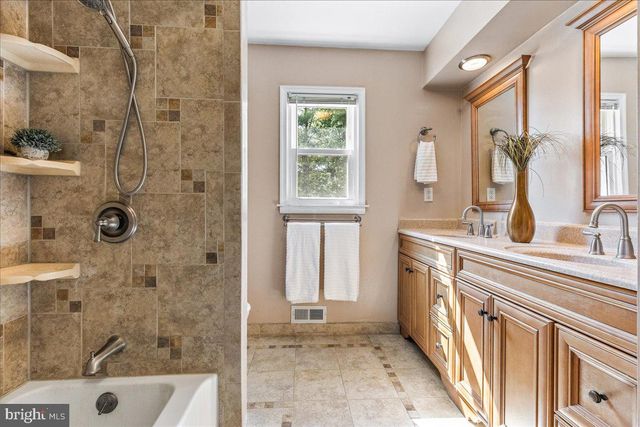 3 CARTWRIGHT DR W, Princeton Junction, NJ 08550