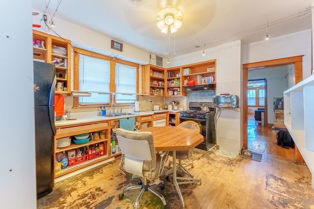 2555 N Mason Avenue, Chicago, IL 60639