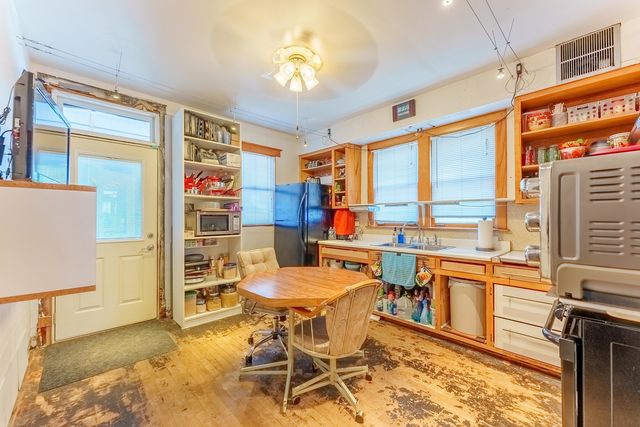 2555 N Mason Avenue, Chicago, IL 60639