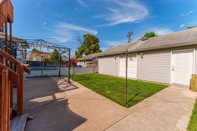 2555 N Mason Avenue, Chicago, IL 60639