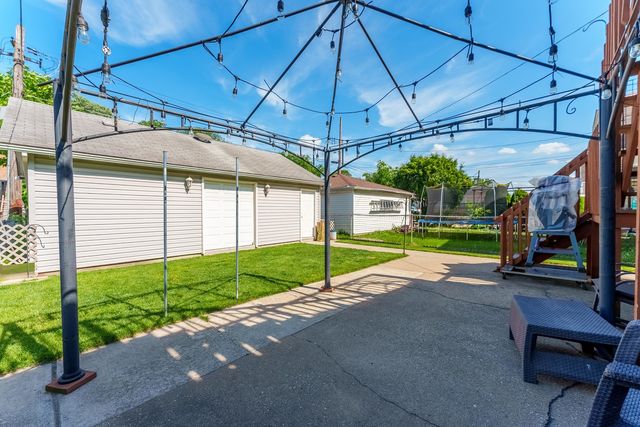 2555 N Mason Avenue, Chicago, IL 60639