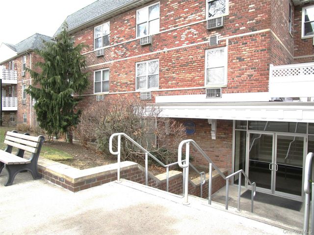 40 Daley Place 227, Lynbrook, NY 11563