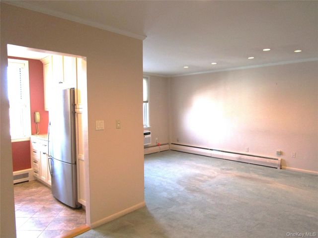 40 Daley Place 227, Lynbrook, NY 11563