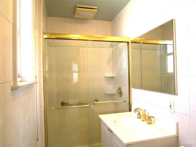 40 Daley Place 227, Lynbrook, NY 11563