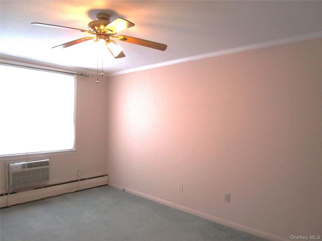 40 Daley Place 227, Lynbrook, NY 11563