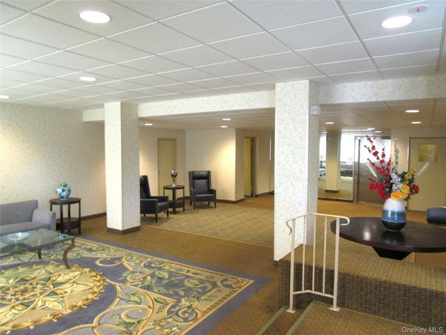 40 Daley Place 227, Lynbrook, NY 11563