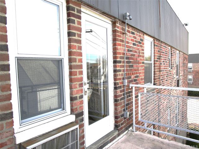 40 Daley Place 227, Lynbrook, NY 11563