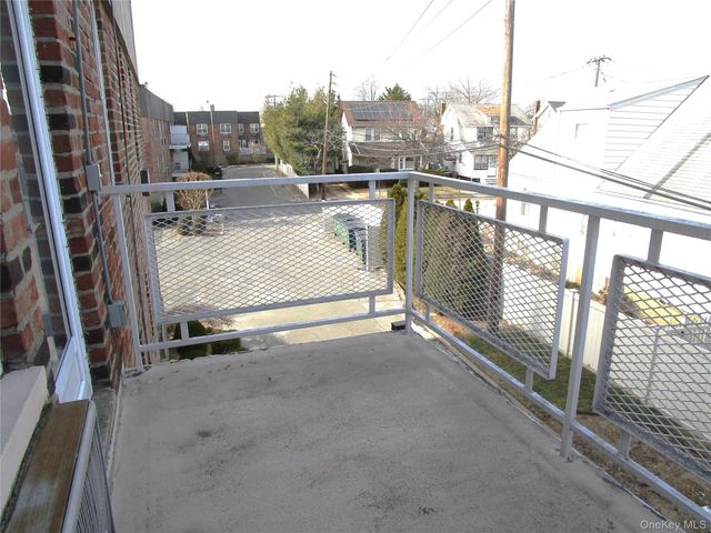 40 Daley Place 227, Lynbrook, NY 11563