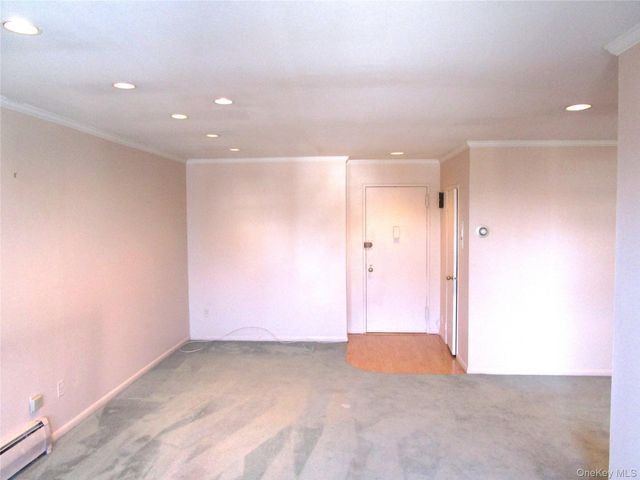 40 Daley Place 227, Lynbrook, NY 11563