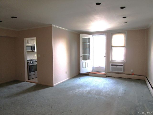 40 Daley Place 227, Lynbrook, NY 11563