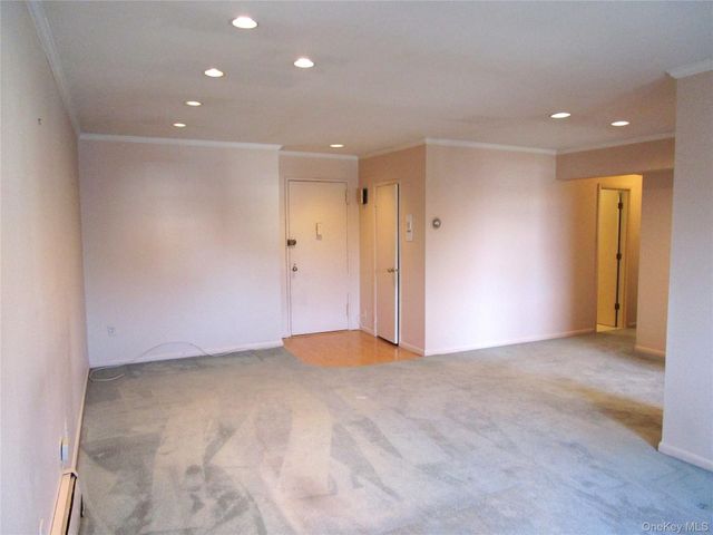 40 Daley Place 227, Lynbrook, NY 11563