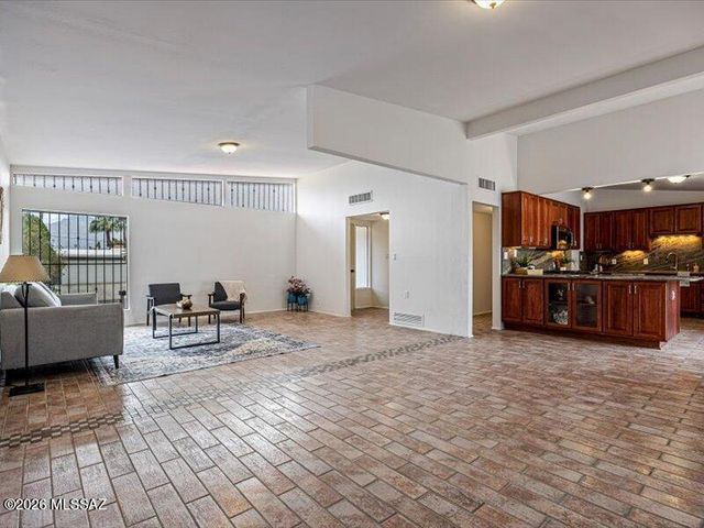 5940 E North Street, Tucson, AZ 85712