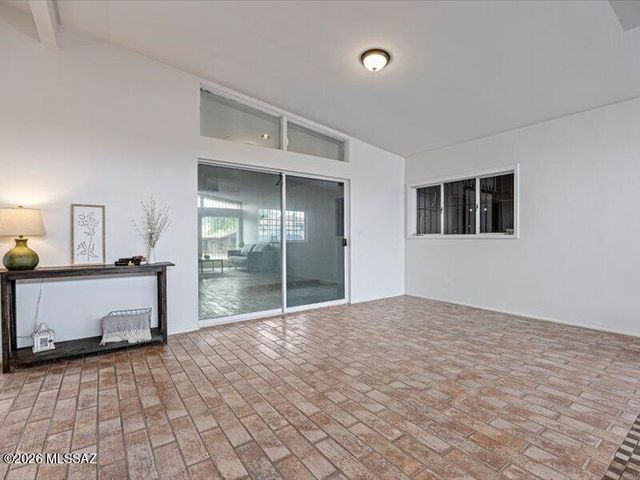 5940 E North Street, Tucson, AZ 85712