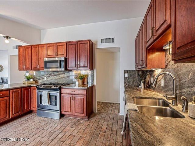 5940 E North Street, Tucson, AZ 85712