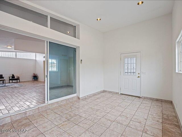 5940 E North Street, Tucson, AZ 85712