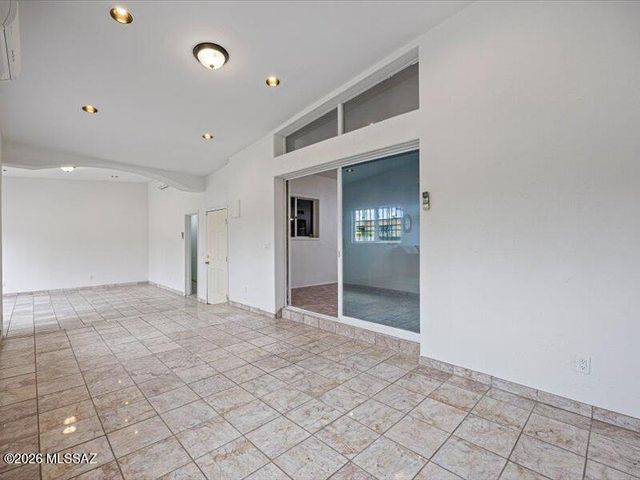 5940 E North Street, Tucson, AZ 85712