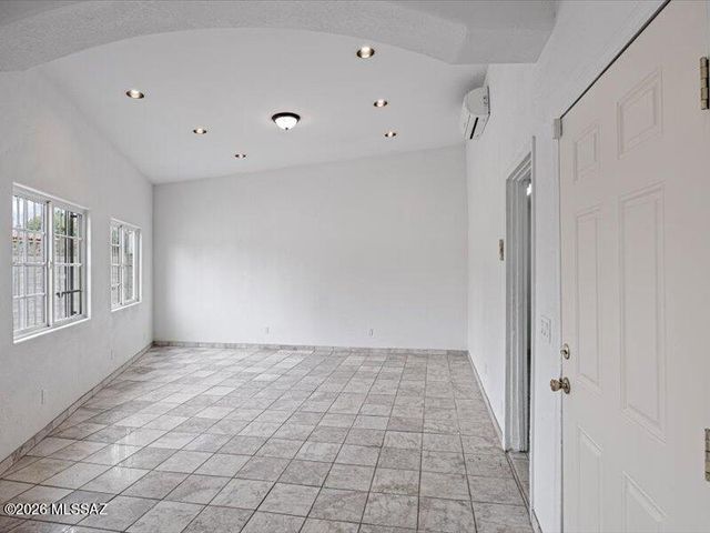 5940 E North Street, Tucson, AZ 85712