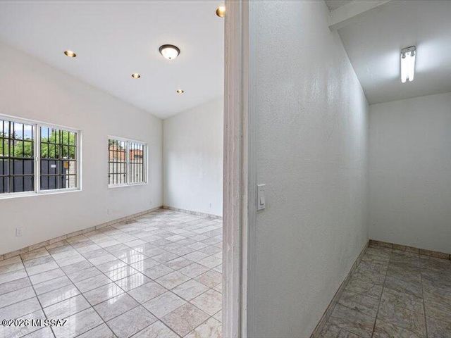 5940 E North Street, Tucson, AZ 85712