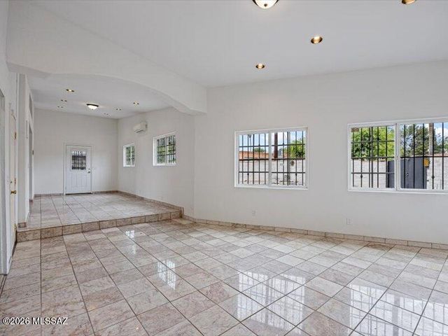 5940 E North Street, Tucson, AZ 85712